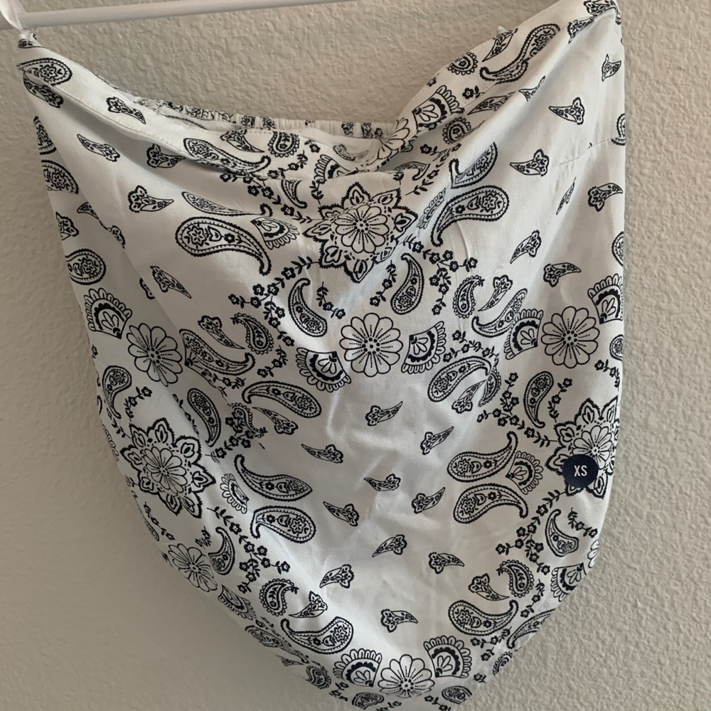 Hollister sleeveless shirt